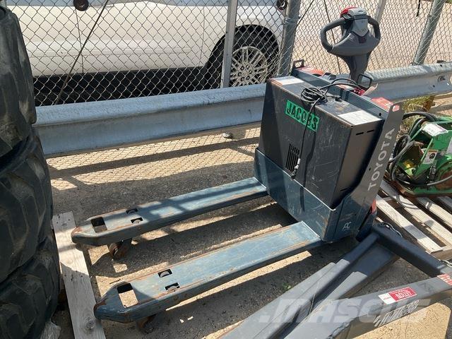 Toyota 8HBW23 Pallet Truck