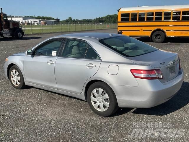 Toyota Camry Automobiles / SUVS