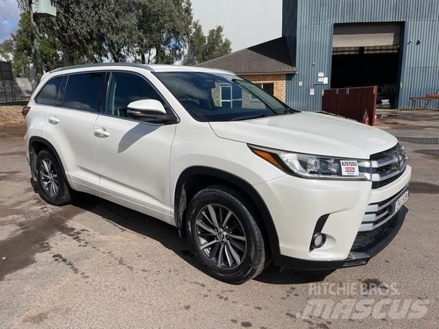 Toyota Kluger Automobiles / SUVS