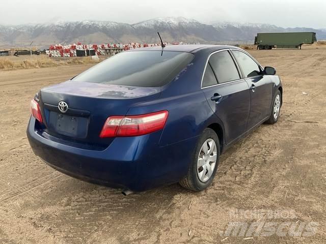  Toyta Camry Automobiles / SUVS