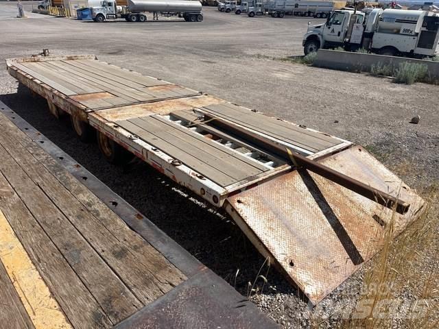 TrailMax TD40T Lowboy trailer
