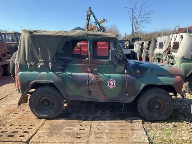  UAZ 469B Automobiles / SUVS