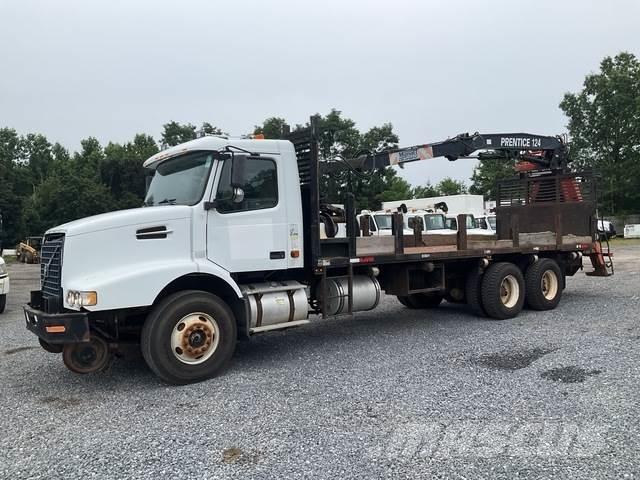 Volvo VHD Grapples