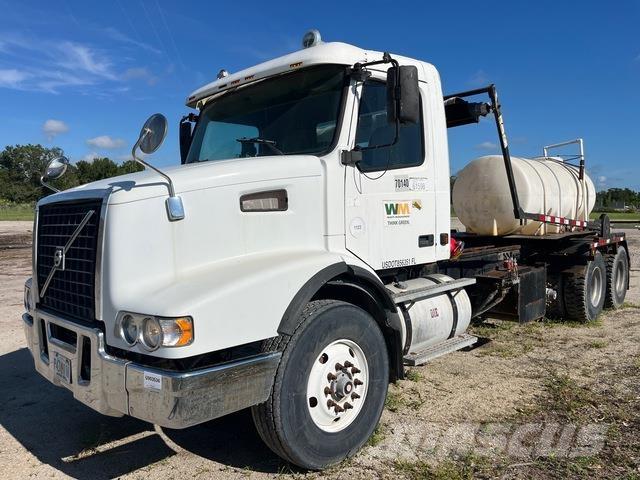 Volvo VHD64 Skip loader trucks