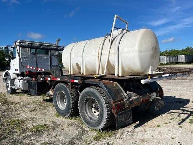 Volvo VHD64 Skip loader trucks