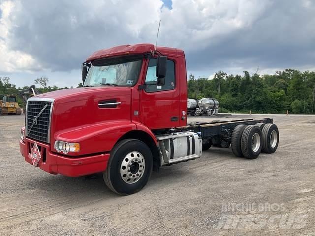 Volvo VHD64B Cabins and interior