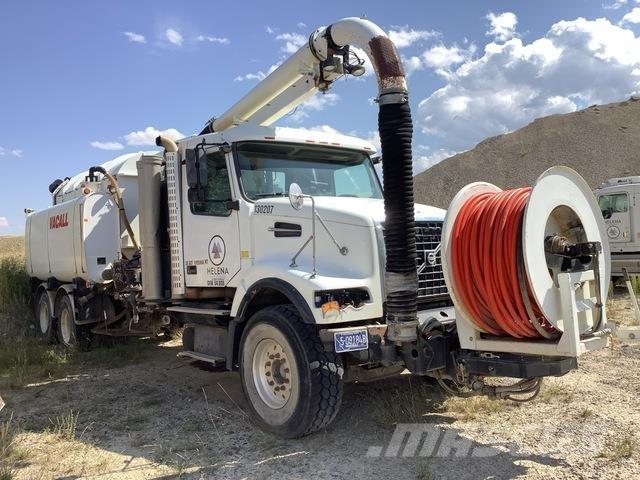Volvo VHD64B Crawler Excavators