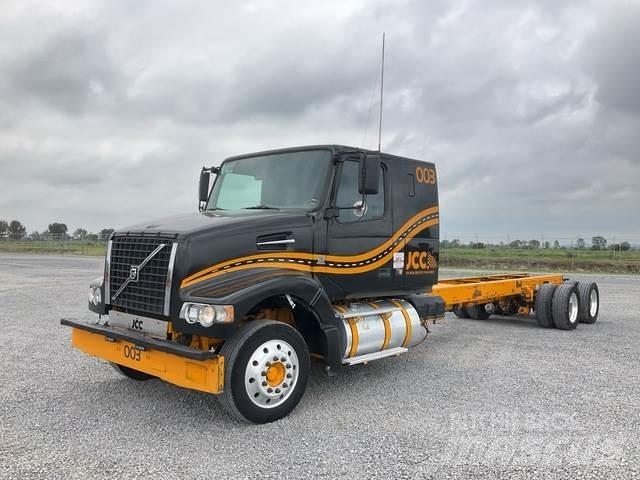 Volvo VHD64F Cabins and interior