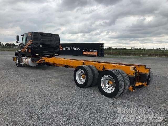 Volvo VHD64F Cabins and interior