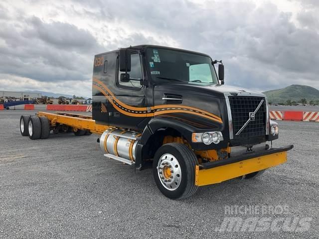 Volvo VHD64F Cabins and interior