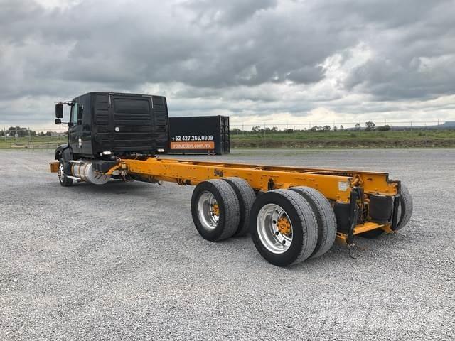 Volvo VHD64F Cabins and interior