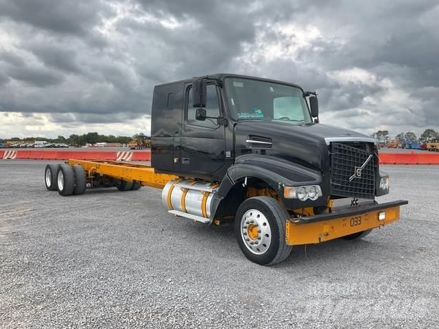 Volvo VHD64F Cabins and interior