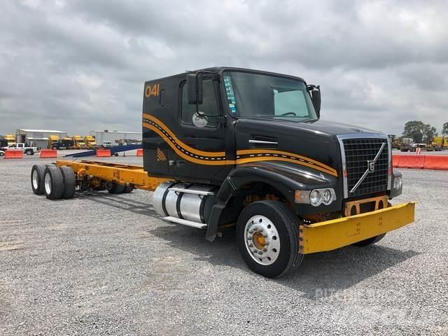 Volvo VHD64F Cabins and interior