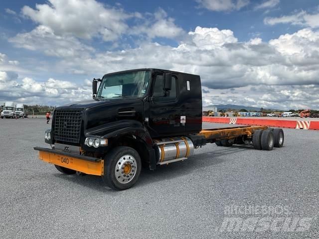Volvo VHD64F Cabins and interior