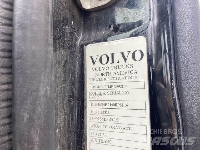 Volvo VHD64F Cabins and interior