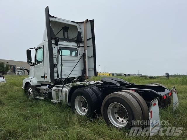 Volvo VNL Conventional Trucks / Tractor Trucks