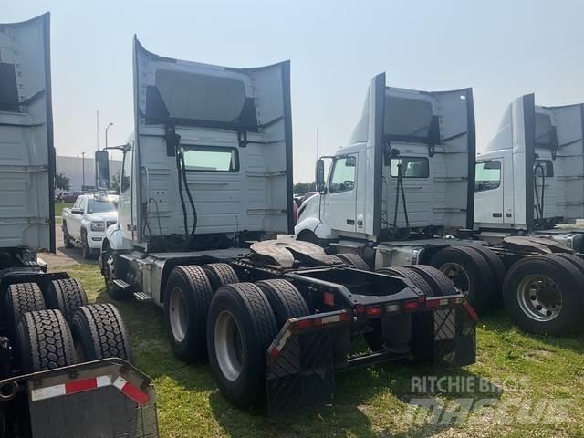 Volvo VNL 300 Conventional Trucks / Tractor Trucks