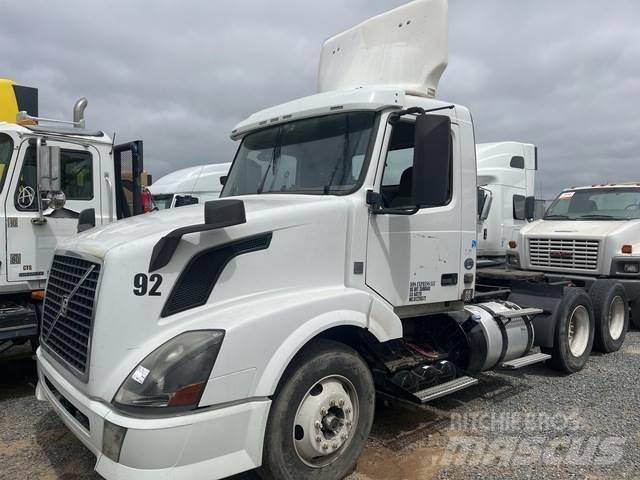 Volvo VNL64 Conventional Trucks / Tractor Trucks