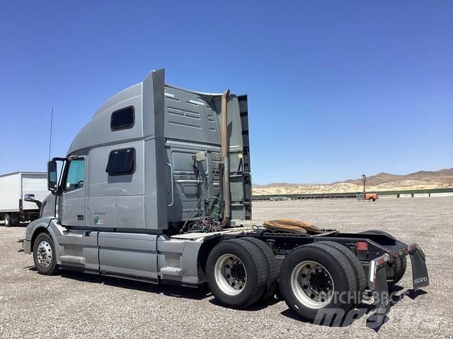 Volvo VNL64780 Conventional Trucks / Tractor Trucks