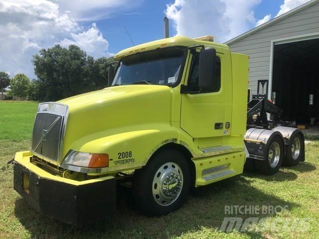 Volvo VNL64T Conventional Trucks / Tractor Trucks