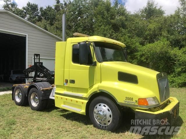 Volvo VNL64T Conventional Trucks / Tractor Trucks