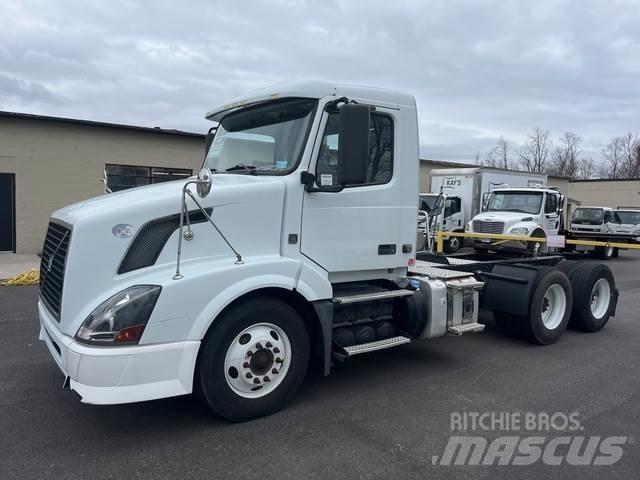 Volvo VNL64T Conventional Trucks / Tractor Trucks