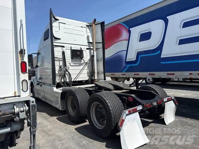 Volvo VNL64T Conventional Trucks / Tractor Trucks
