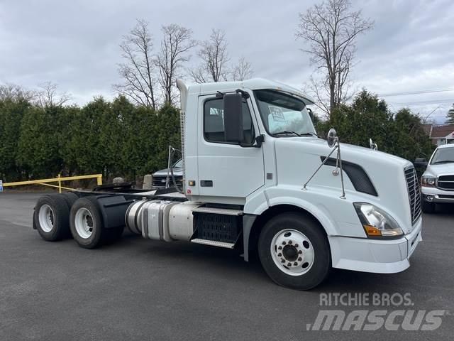 Volvo VNL64T Conventional Trucks / Tractor Trucks