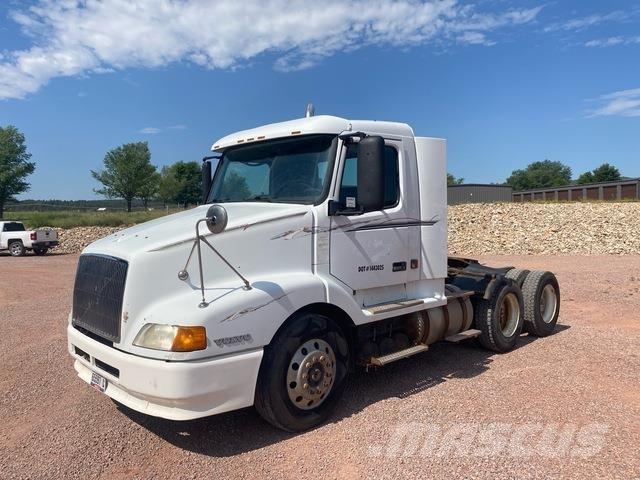 Volvo VNL64T Conventional Trucks / Tractor Trucks