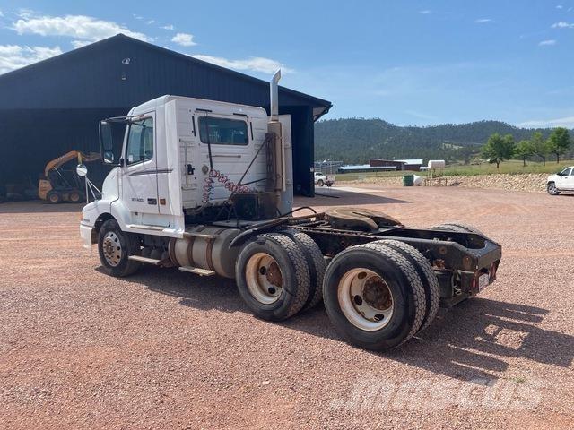 Volvo VNL64T Conventional Trucks / Tractor Trucks