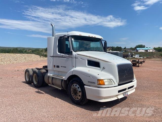 Volvo VNL64T Conventional Trucks / Tractor Trucks
