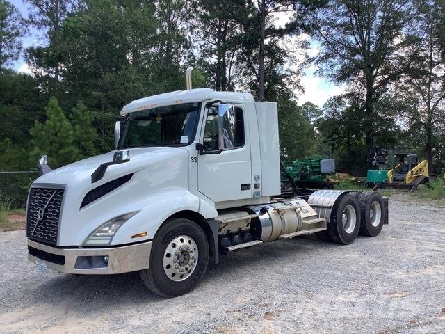 Volvo VNL64T Conventional Trucks / Tractor Trucks