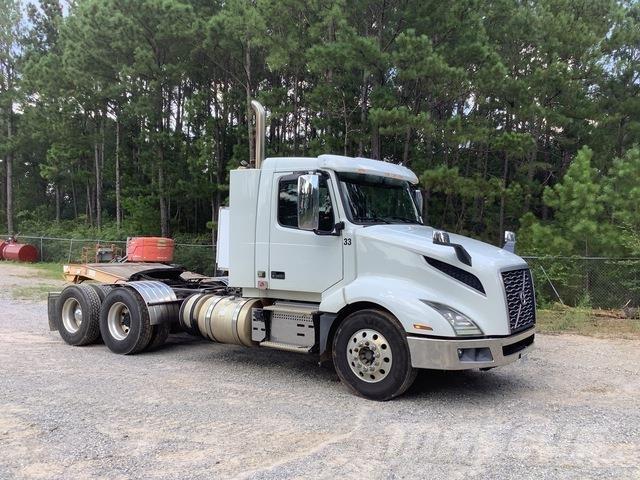 Volvo VNL64T Conventional Trucks / Tractor Trucks