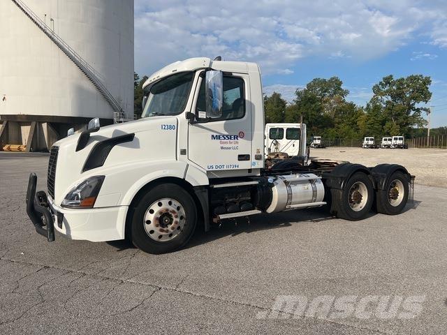 Volvo VNL64T Conventional Trucks / Tractor Trucks