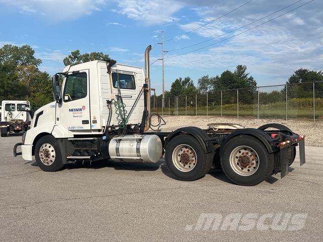 Volvo VNL64T Conventional Trucks / Tractor Trucks