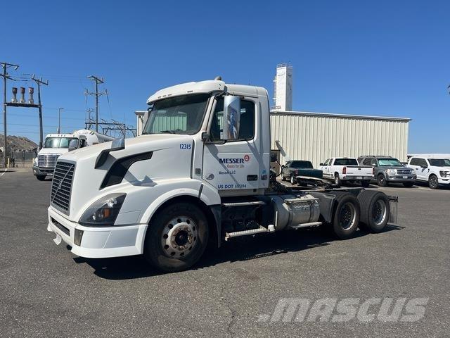 Volvo VNL64T Conventional Trucks / Tractor Trucks