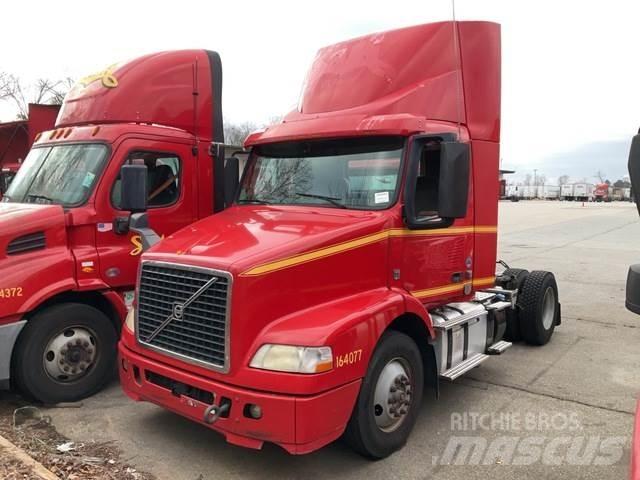 Volvo VNM42T Conventional Trucks / Tractor Trucks