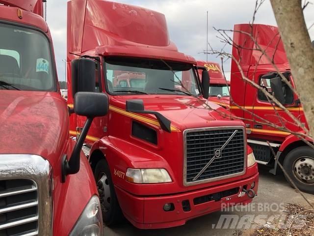 Volvo VNM42T Conventional Trucks / Tractor Trucks