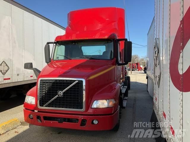Volvo VNM42T Conventional Trucks / Tractor Trucks