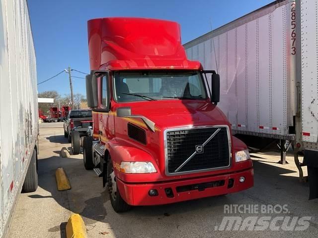 Volvo VNM42T Conventional Trucks / Tractor Trucks