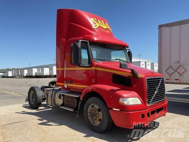 Volvo VNM42T Conventional Trucks / Tractor Trucks