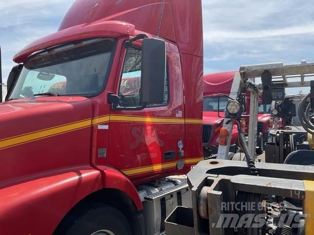 Volvo VNM42T Conventional Trucks / Tractor Trucks