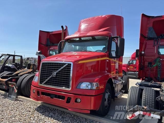 Volvo VNM42T Conventional Trucks / Tractor Trucks