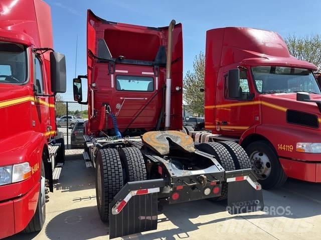 Volvo VNM42T Conventional Trucks / Tractor Trucks
