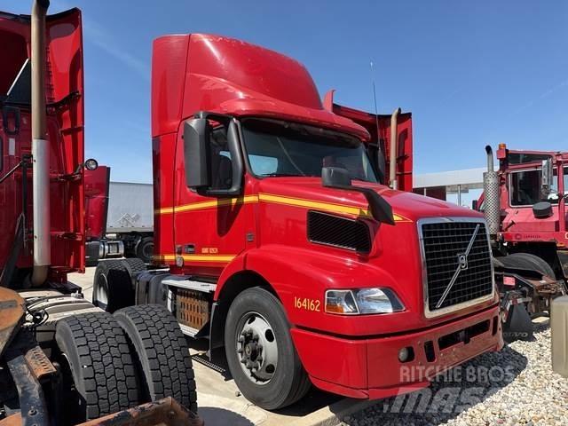 Volvo VNM42T Conventional Trucks / Tractor Trucks