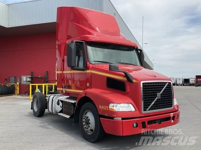 Volvo VNM42T Conventional Trucks / Tractor Trucks