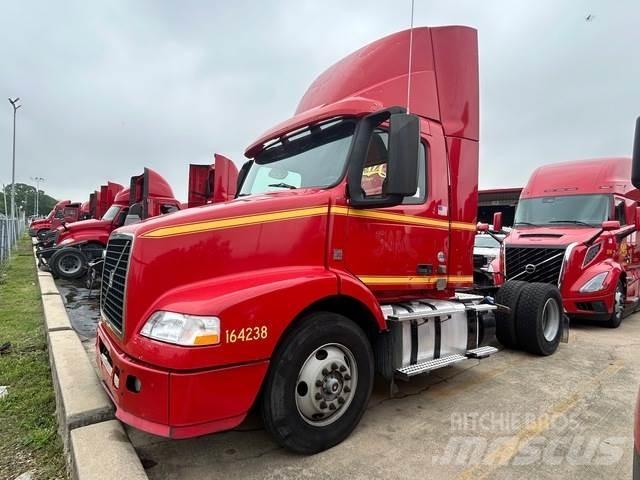 Volvo VNM42T Conventional Trucks / Tractor Trucks