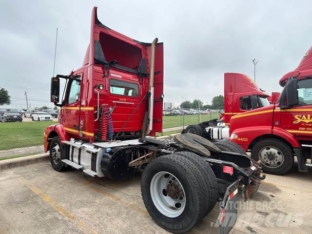 Volvo VNM42T Conventional Trucks / Tractor Trucks
