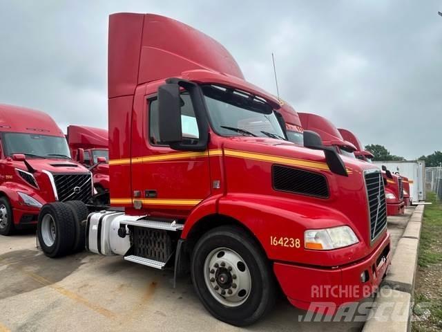 Volvo VNM42T Conventional Trucks / Tractor Trucks