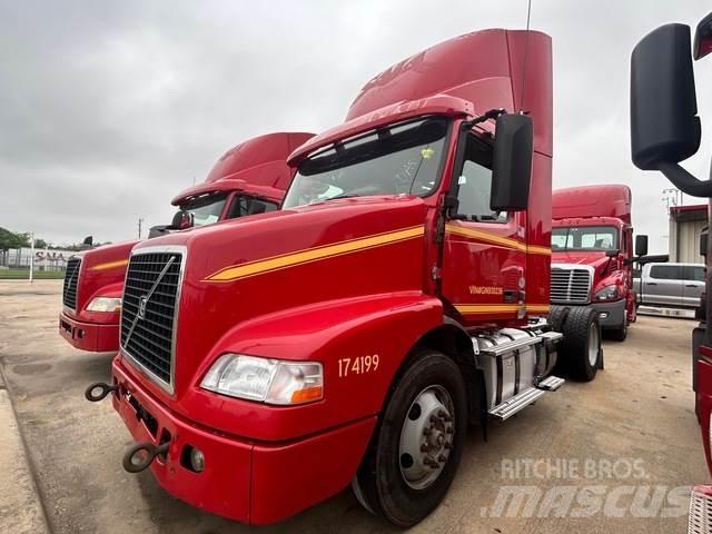 Volvo VNM42T Conventional Trucks / Tractor Trucks